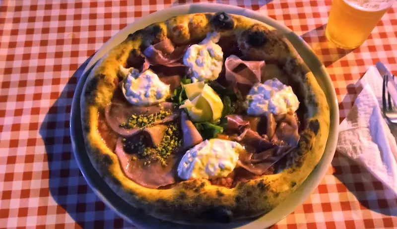 Pizzeria FeFè exterior