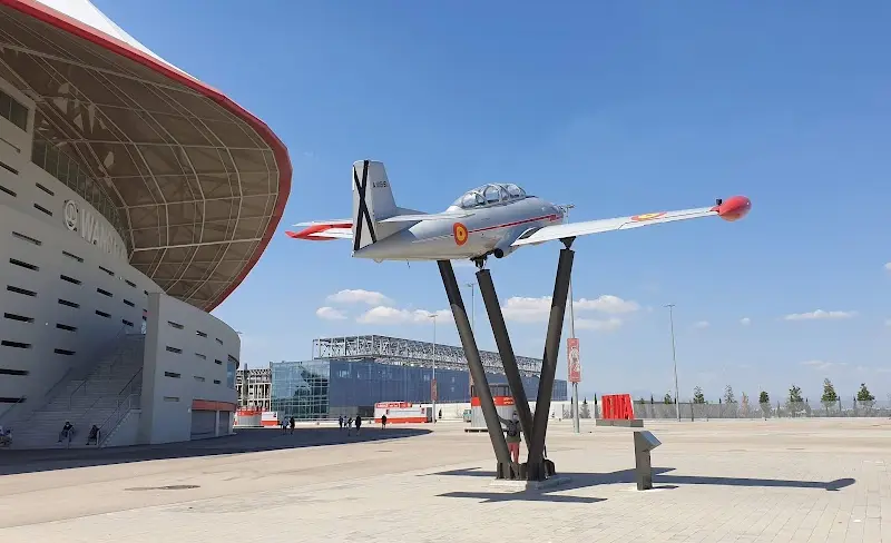 Avión HA-200 Saeta exterior