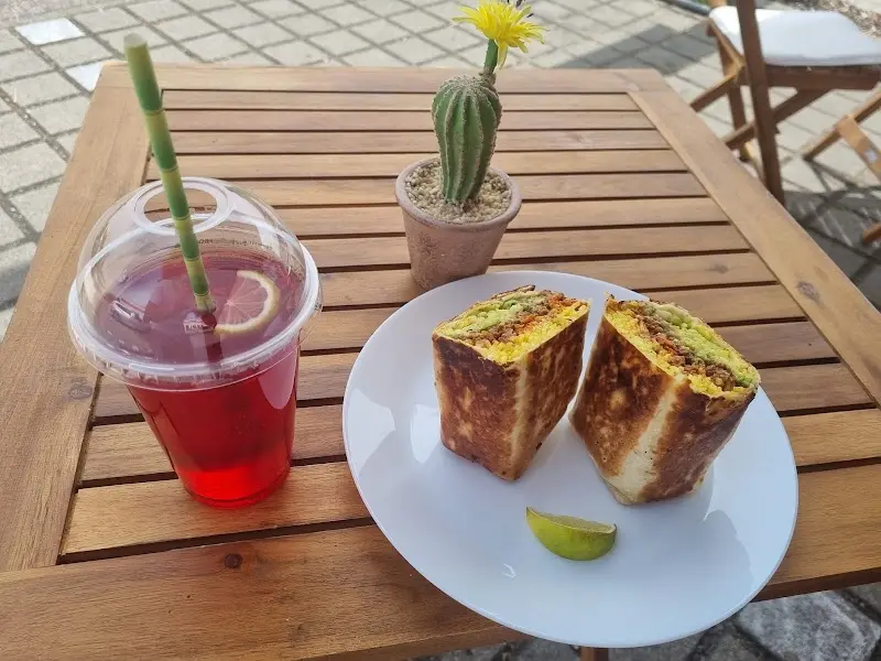 Happy's Street Food exterior