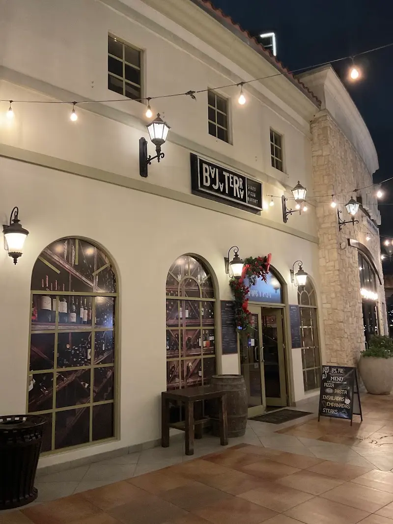 BAJA TERRA Vinos y Pizza exterior