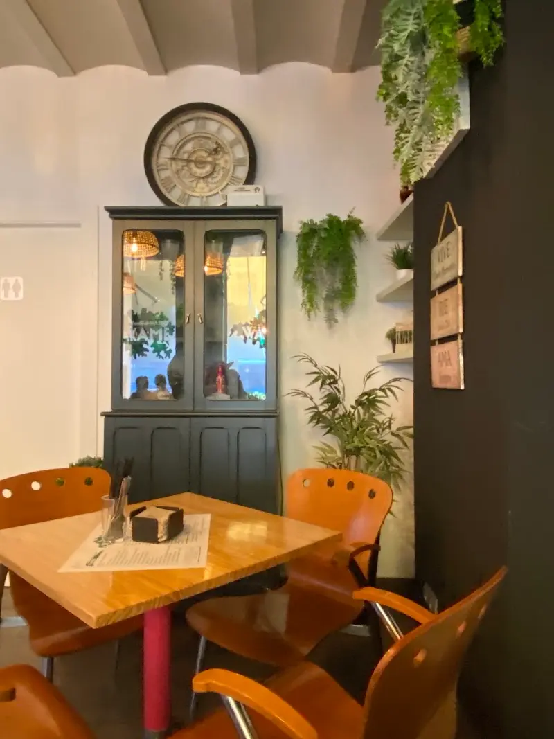Wakame food & drinks exterior