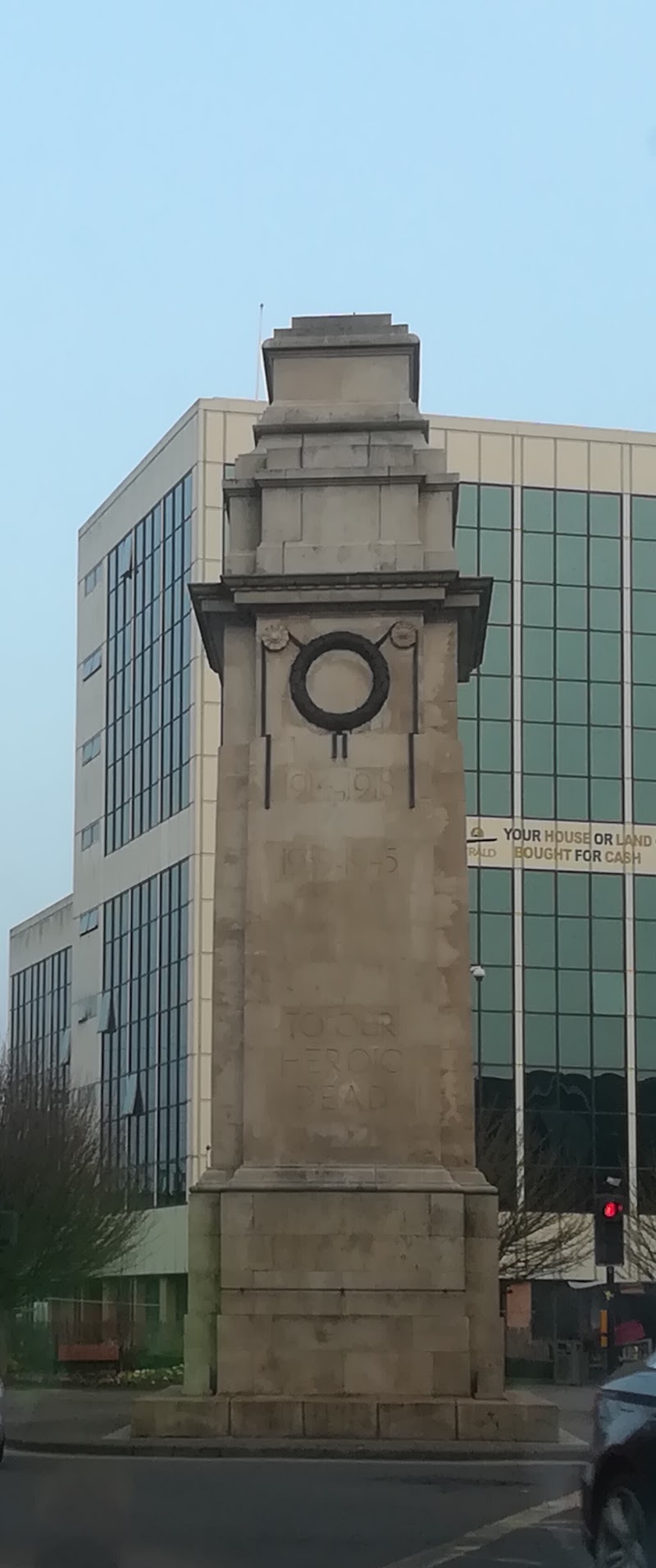 Newport Cenotaph exterior