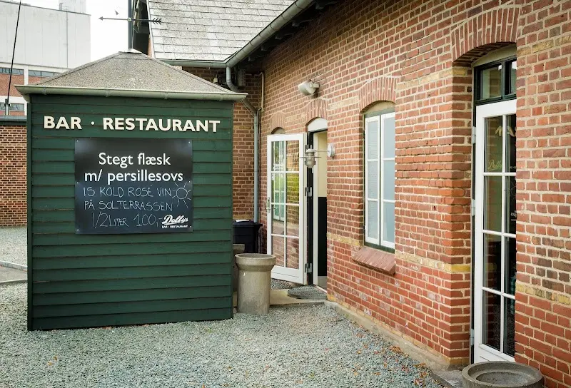 Dollys exterior