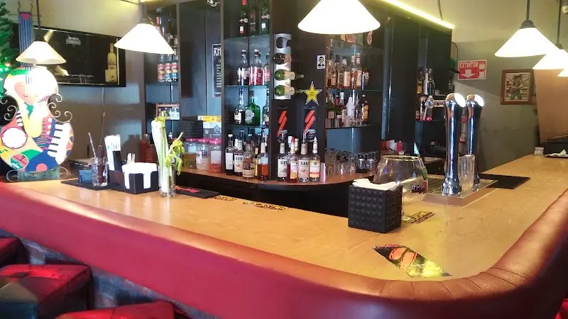 Rhyno's Sports Bar exterior