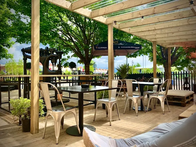 Six Trees Kitchen exterior