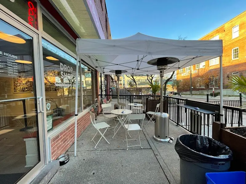Burger Drops exterior