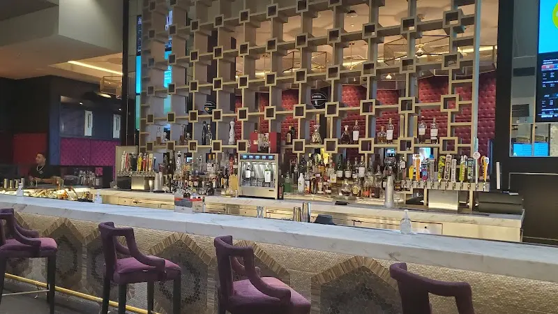 Raise Lounge exterior