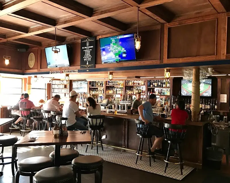 The Galley: A St. Pete Tavern exterior