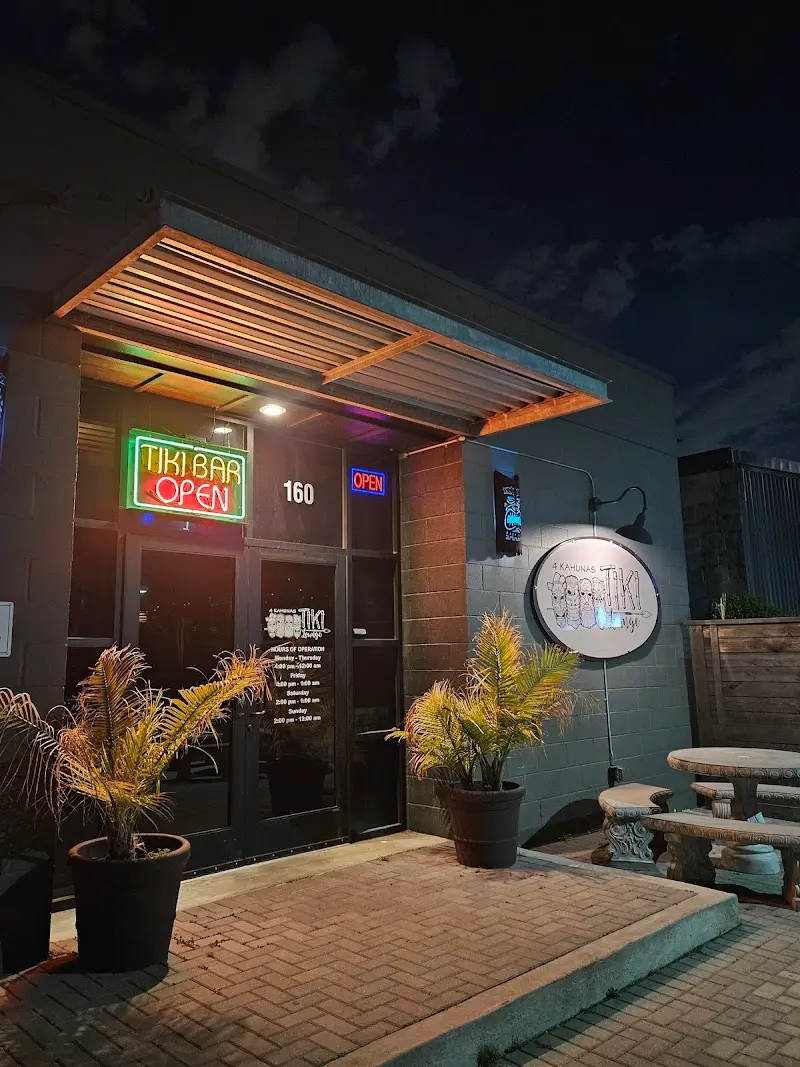 4 Kahunas exterior