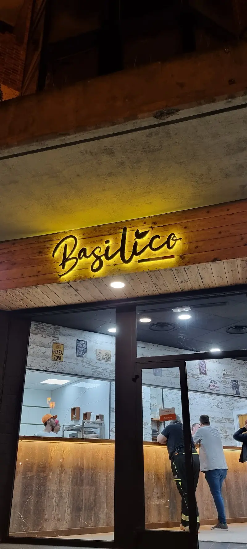 Basilico Restaurant Pizzería exterior