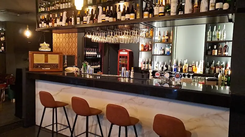 Dieci Cocktail & Pizza exterior