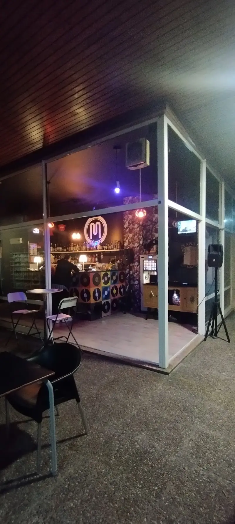 M cafe exterior