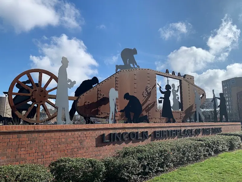 Lincoln Tank Memorial exterior