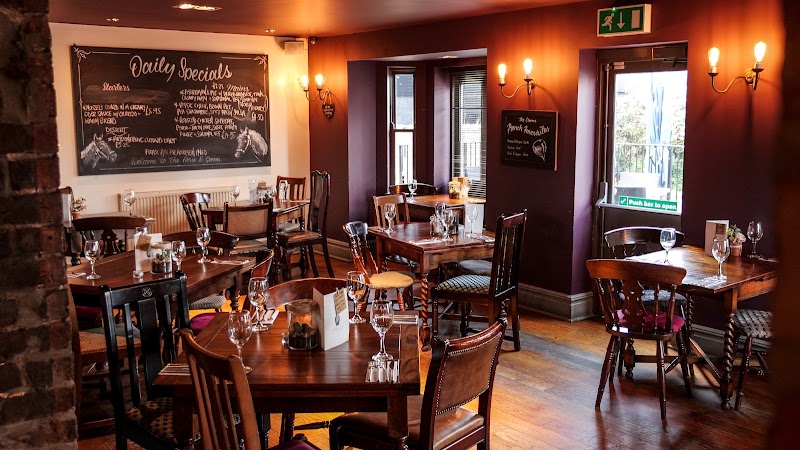 The Horse & Groom - Pub & Kitchen exterior