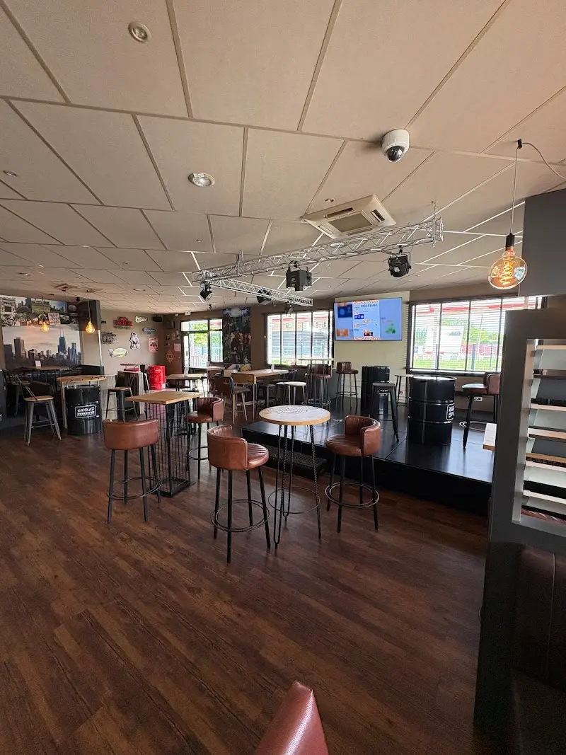 WOODS BAR exterior