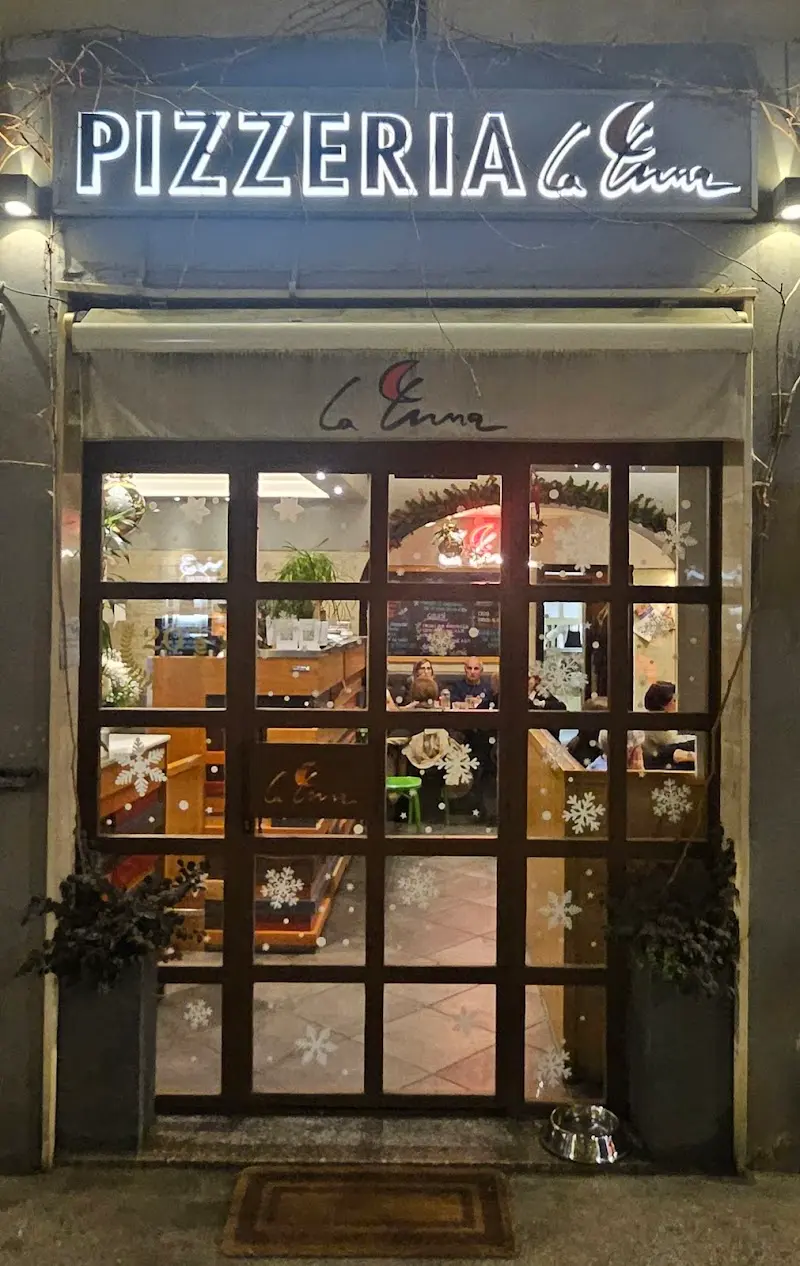 Pizzeria Luna exterior