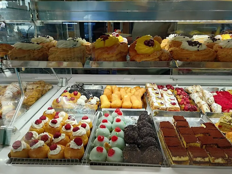 Saint-Honorè Bakery & Coffee exterior