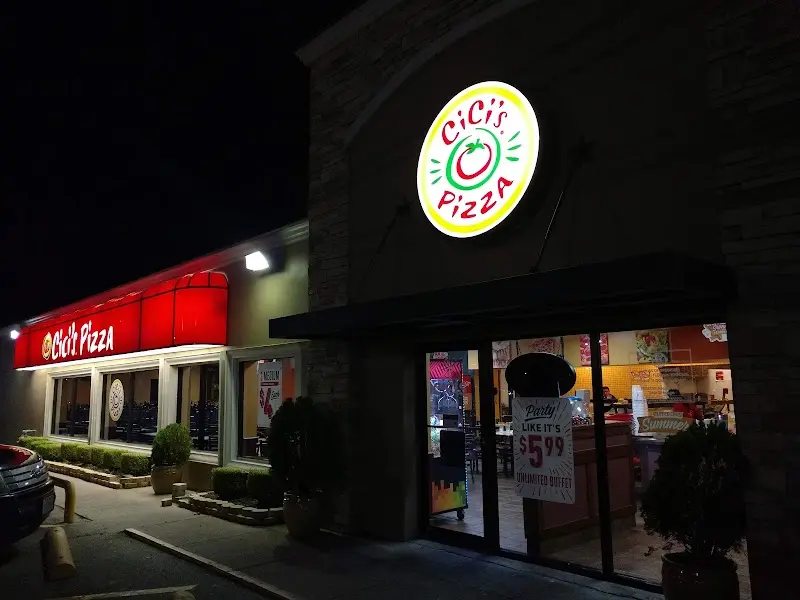 Cicis Pizza exterior