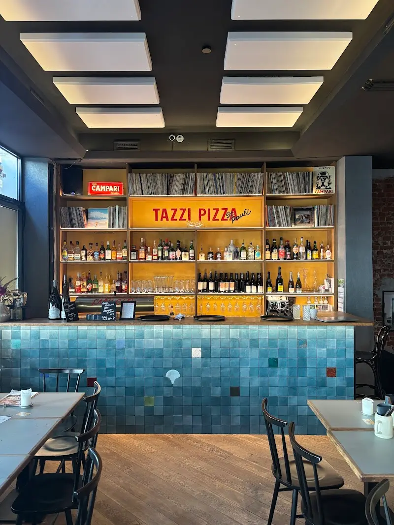 Tazzi Pizza exterior