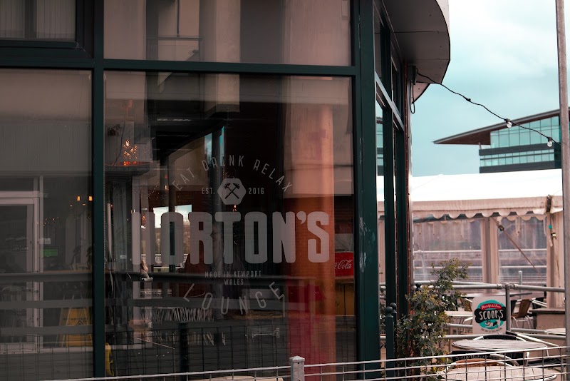 Horton's Lounge exterior