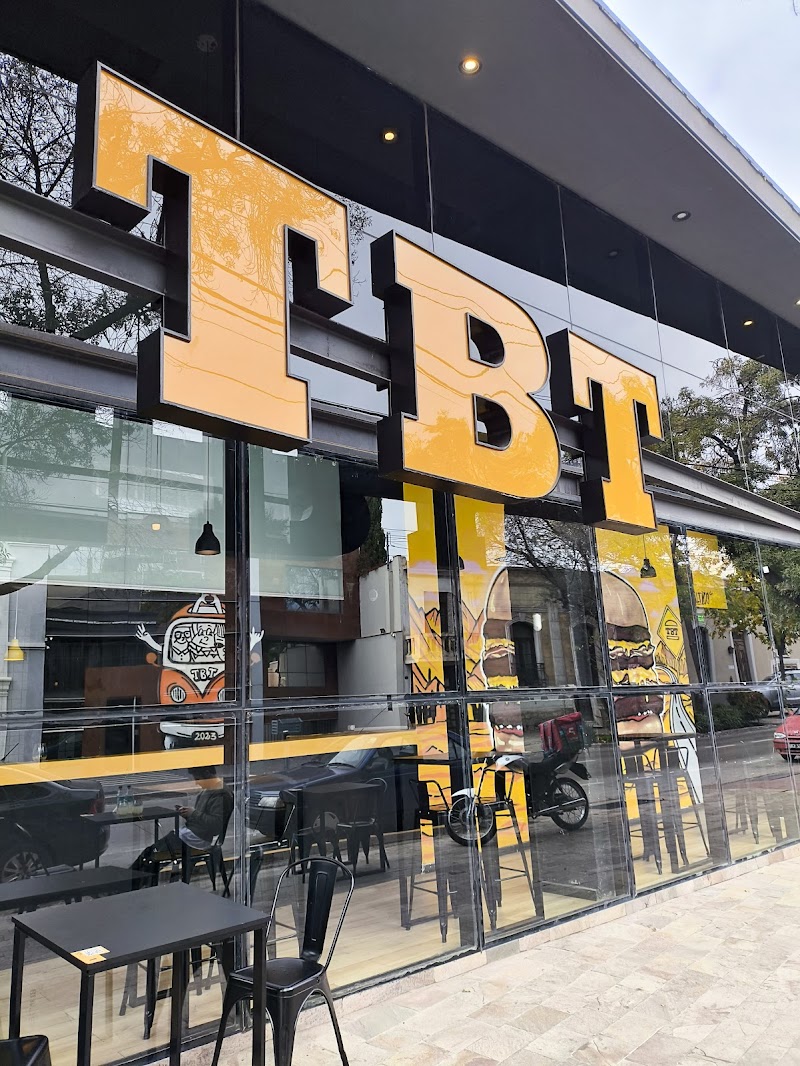 TBT - THE BURGER TRAILER exterior