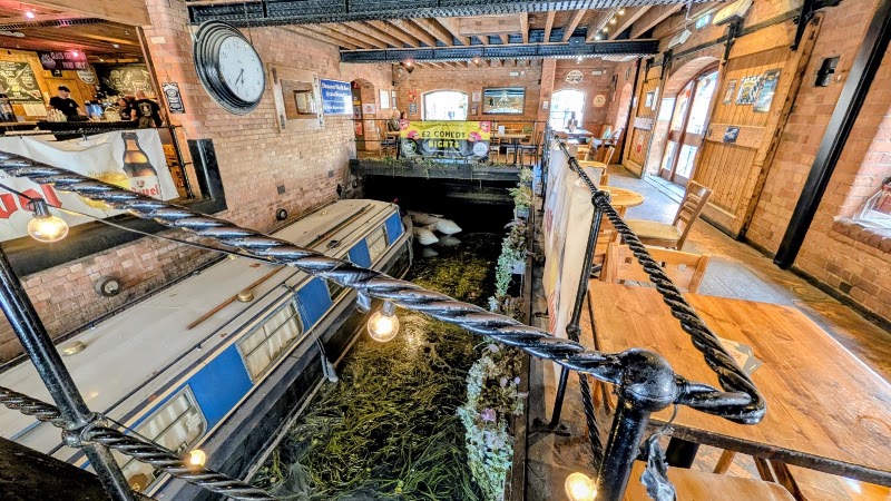 Canalhouse exterior