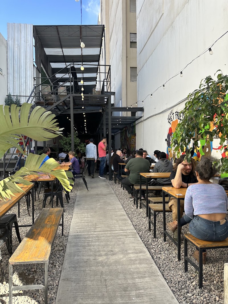 BEER BLOOD – ᴄʟᴜʙ ᴅᴇ ᴀᴍɪɢᴏꜱ [El Patio Beer Blood] exterior